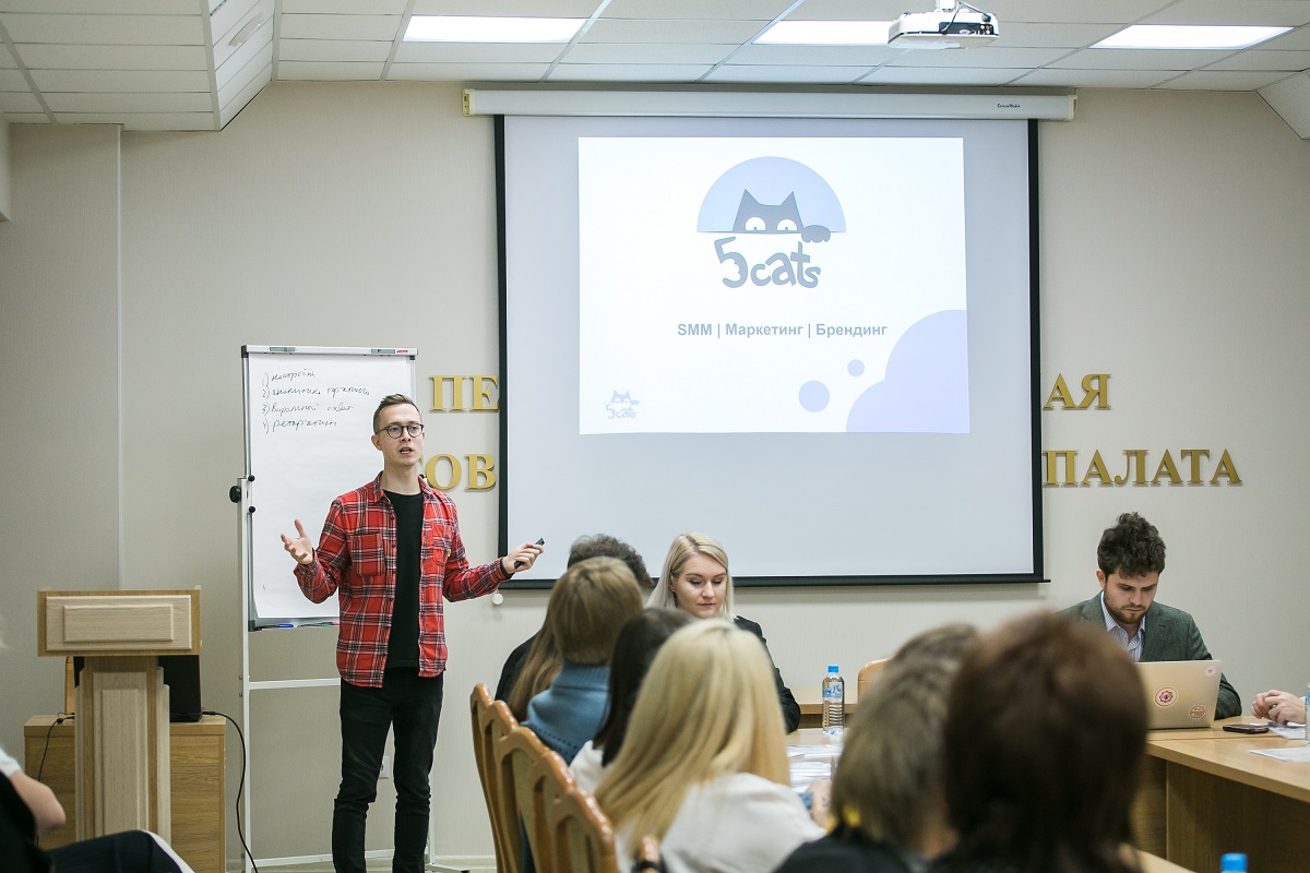 Этому надо учиться постоянно: в Пензе прошел круглый стол, посвященный продвижению новых товаров и услуг в Интернете.