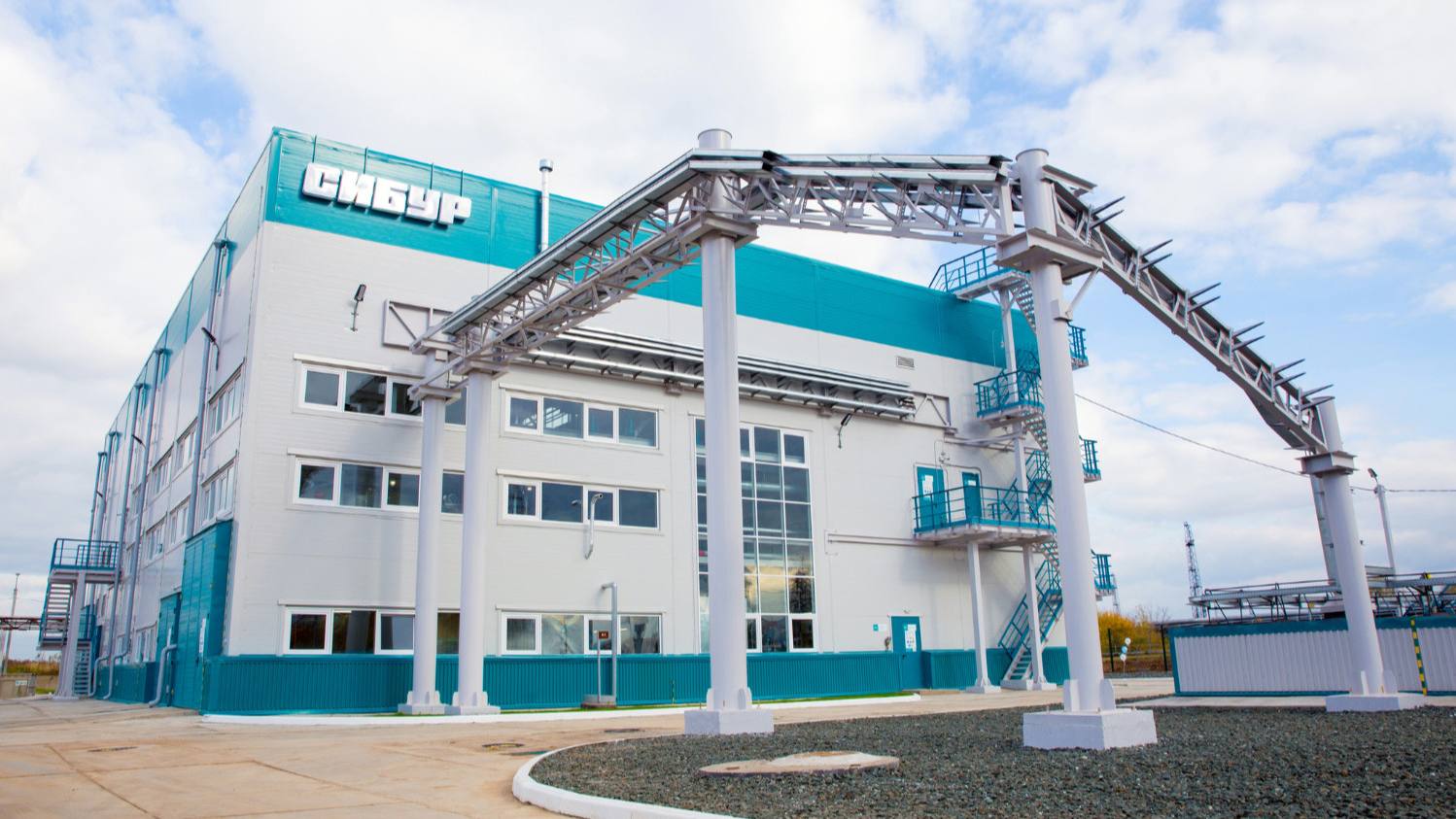 ПАО «Сибур Холдинг» открыта для новых поставщиков. Объявлен отбор потенциальных поставщиков деревянных поддонов, бруса и доски для ПАО «Сибур Холдинг»