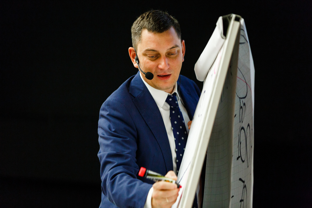 Максим Батырев научит реформировать компании