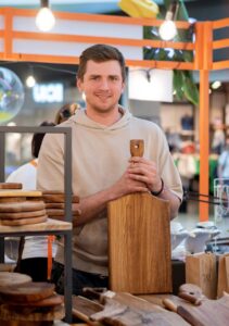 Как пандемия и соцконтракт помогли пензенцу открыть столярную мастерскую